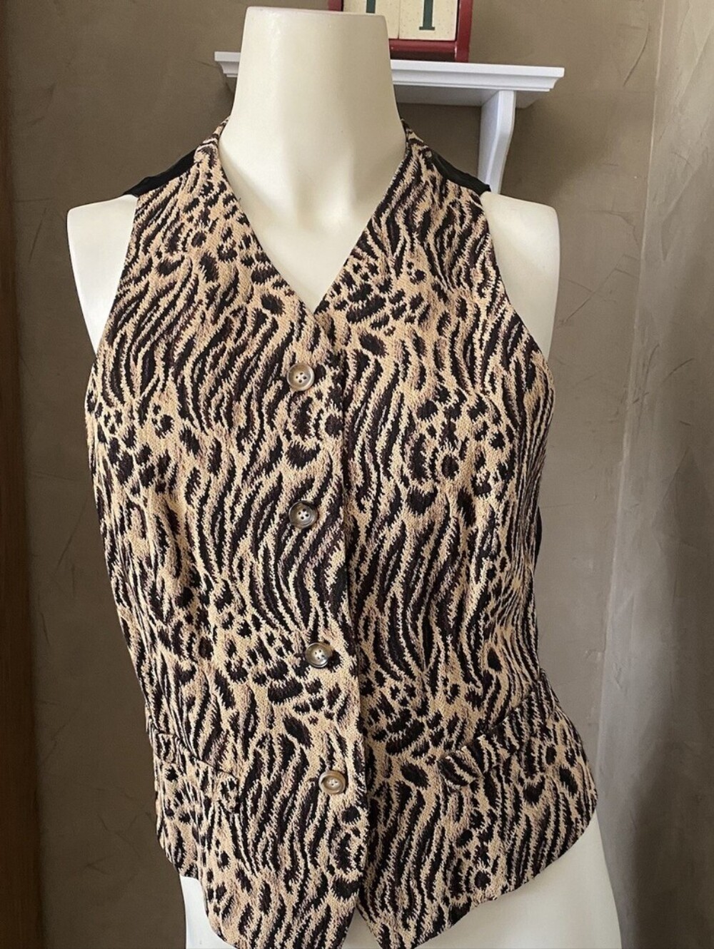 Louben Sleeveless V-Neck Animal Print Vest Made In Canada